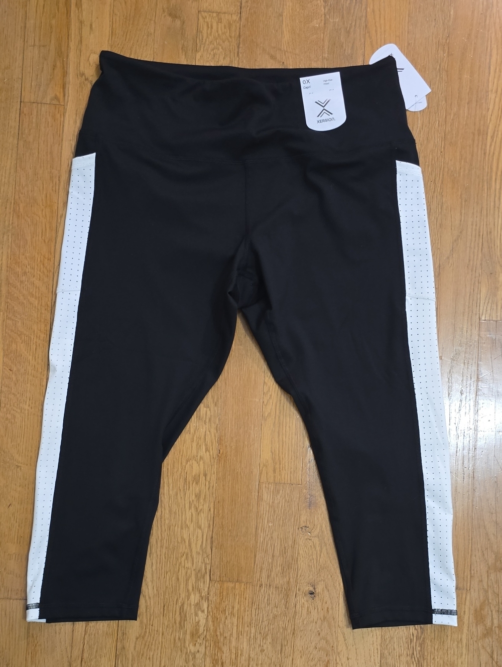 XERSION BRAND WOMEN'S PLUS SIZE BLACK & WHITE CAPRI ACTIVEWEAR LEGGINGS SIZE 0X